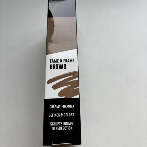 L.A. Girl Brow Pomade - Picture 5 of 5